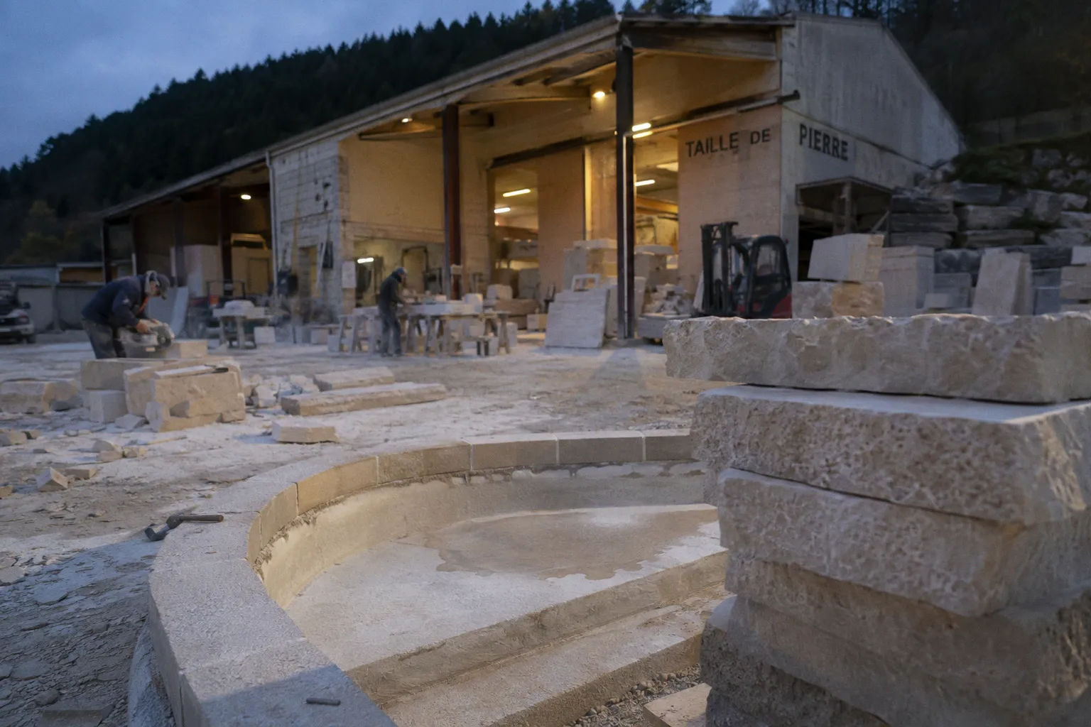 Chantiers Eau et Pierre : immersion dans l'art de la taille de pierre à Corcieux