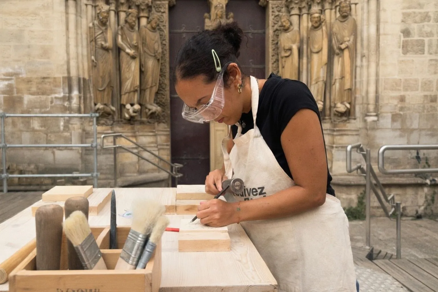 Immersion dans l'atelier de taille de pierre de la basilique de Saint-Denis
