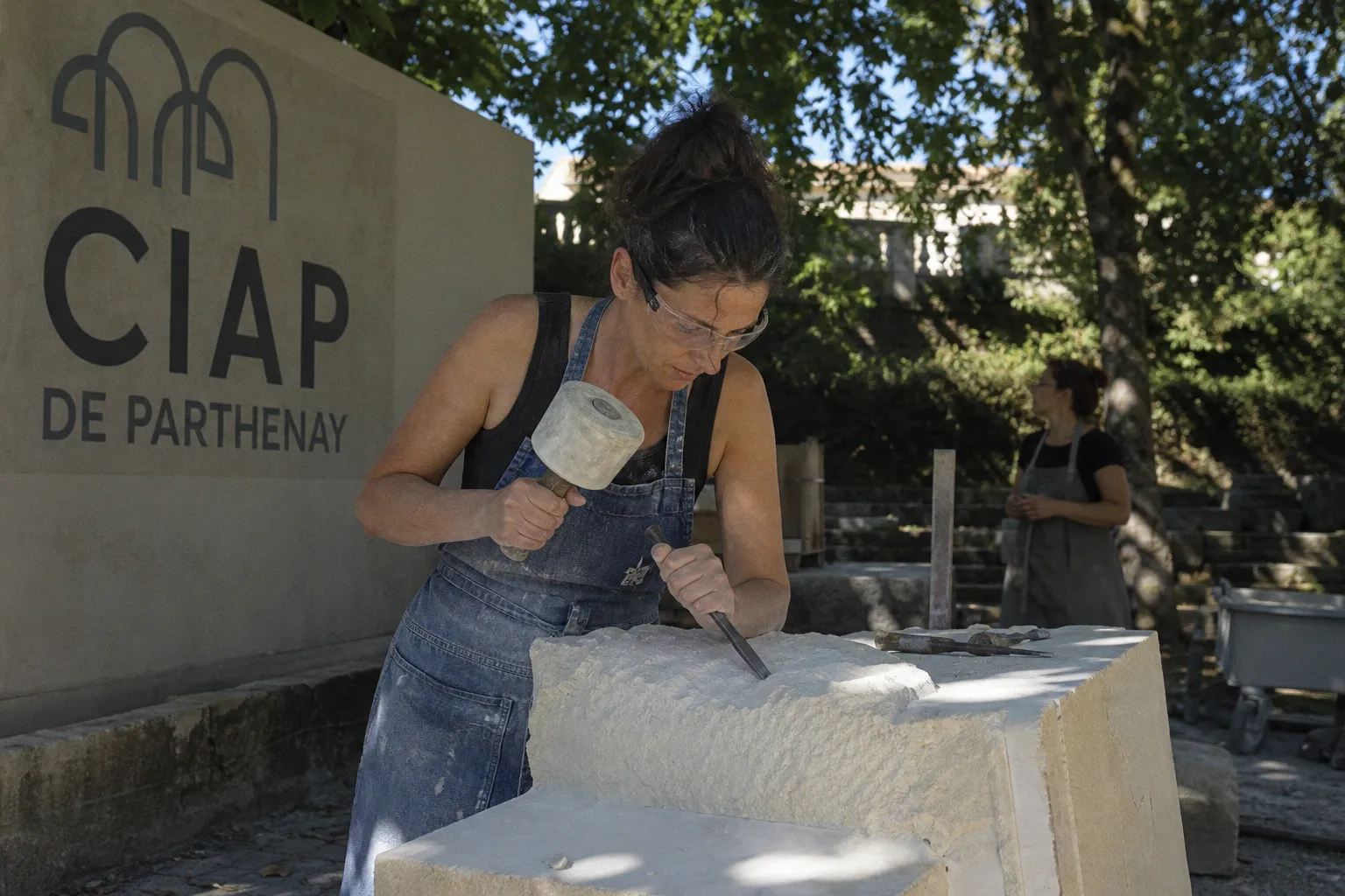 Initiation à la sculpture sur tuffeau : immersion au cœur du Ciap de Parthenay