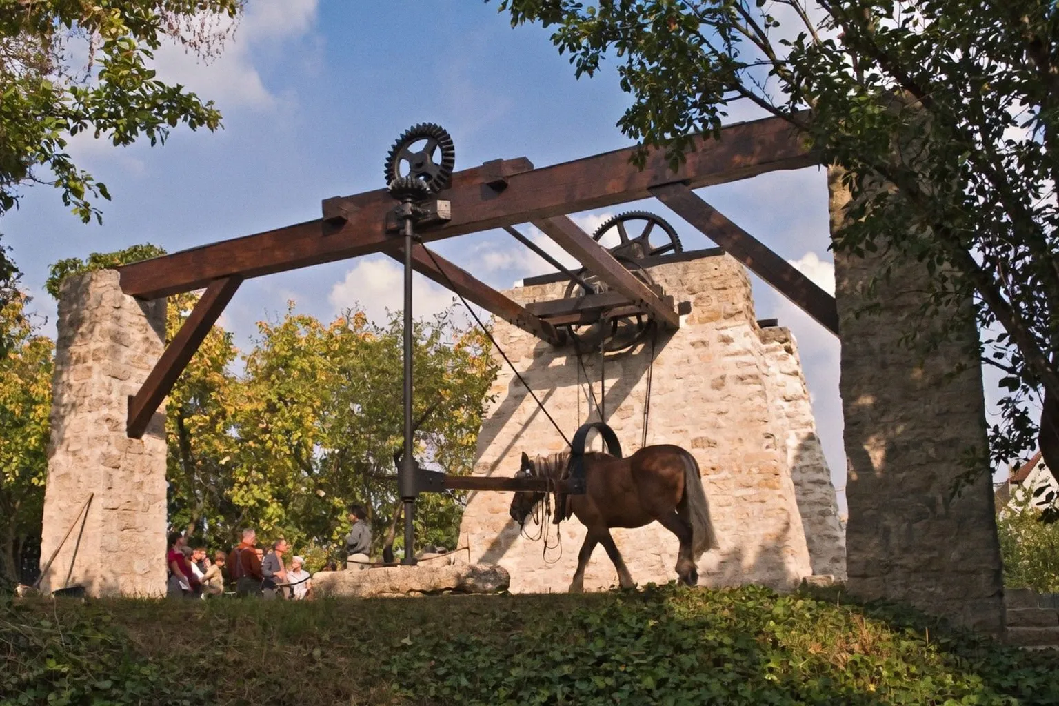 Patrimoine souterrain : le treuil historique de la carrière Auboin reprend du service