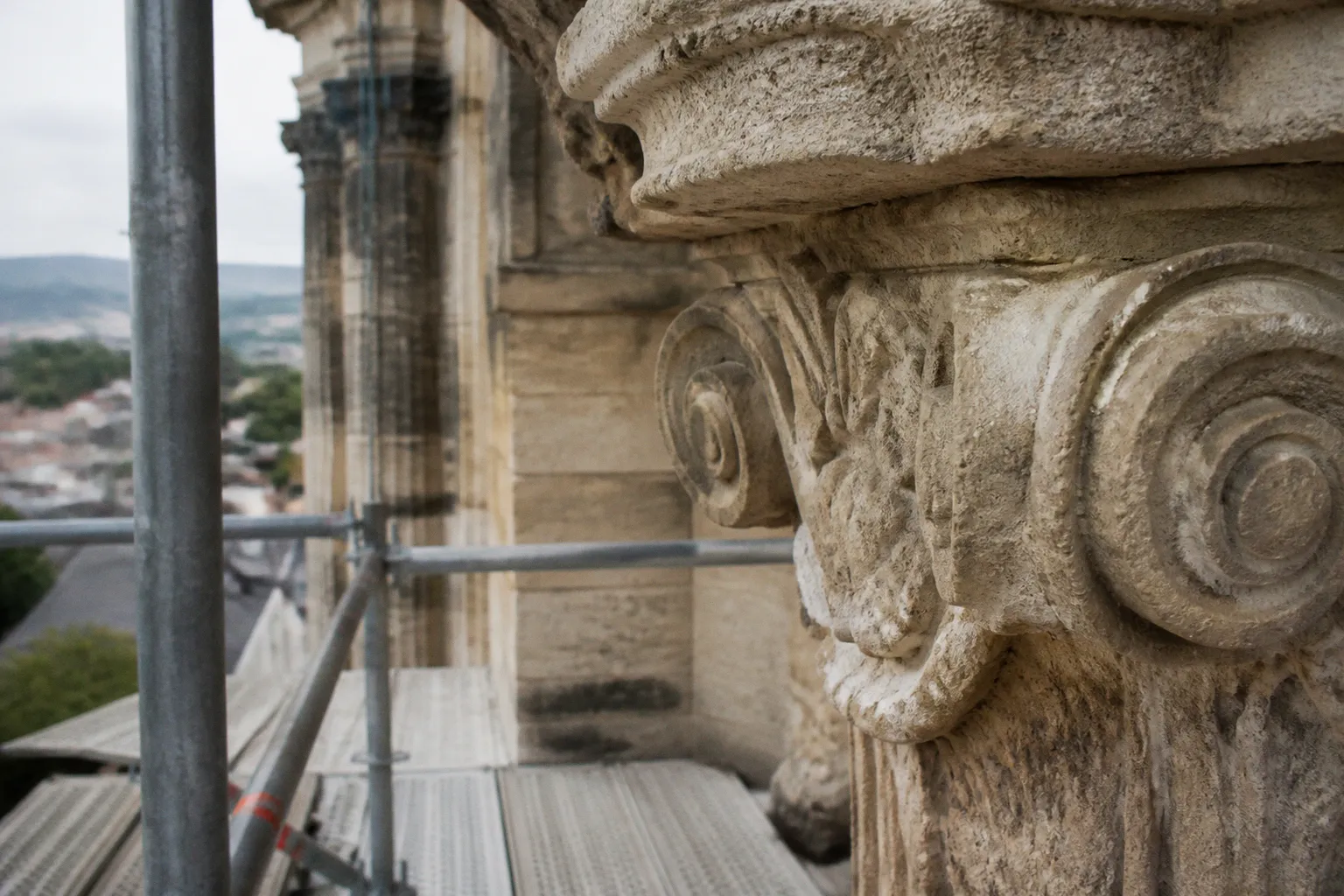 Restauration du patrimoine à Remiremont : les défis de la conservation de la pierre