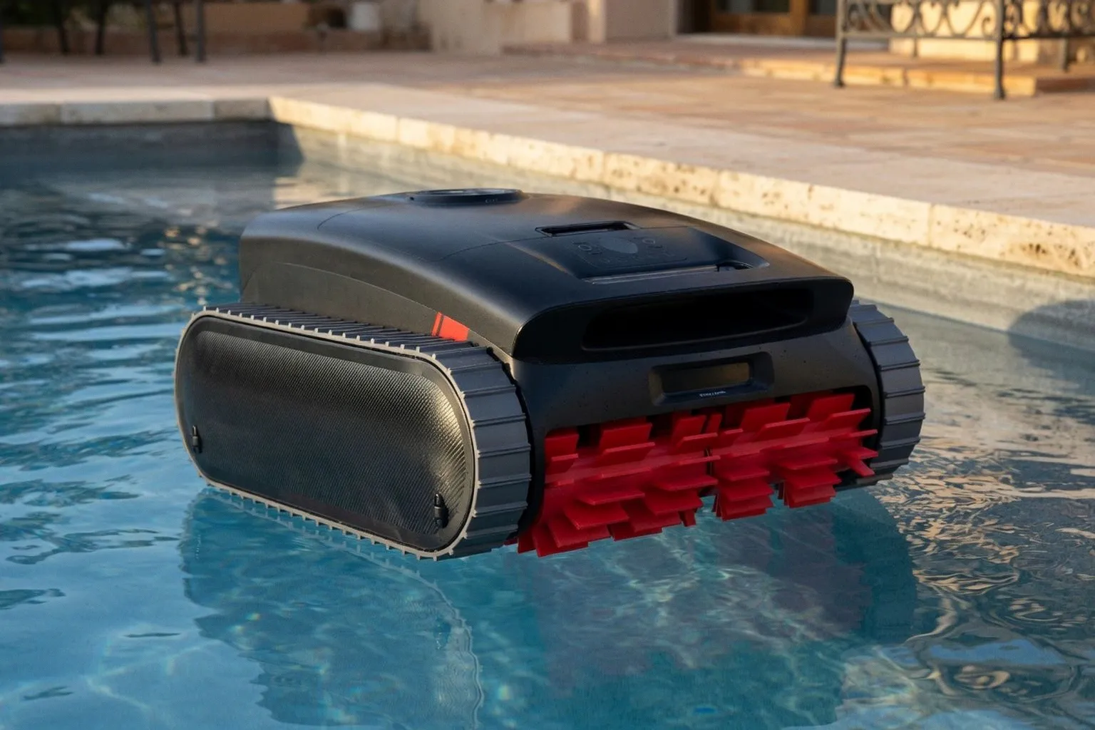 Roborock lance son robot de piscine : une innovation à tester sur vos revêtements